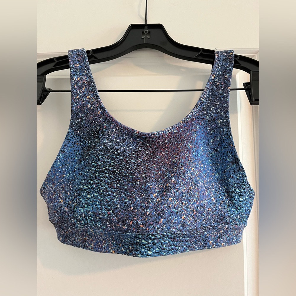 Lululemon sports bra, size 6, fits small